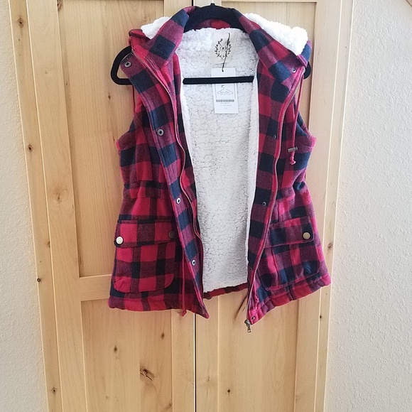 CLOTHING - Picture 4 of 6